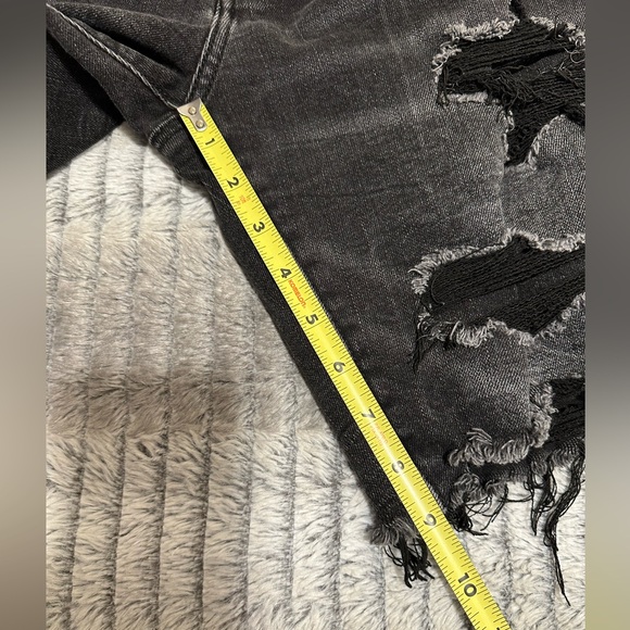 American Eagle Men’s Distressed Shorts 
Size 32 - Picture 4 of 7